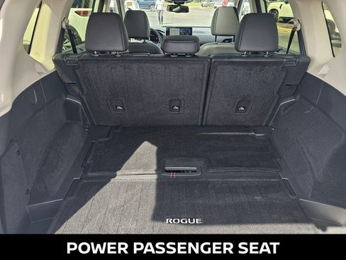 Used 2025 Nissan Rogue SL w/ Tech Package image 12