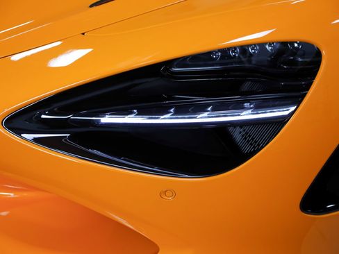 Used 2026 McLaren 750S Spider RWD image 15