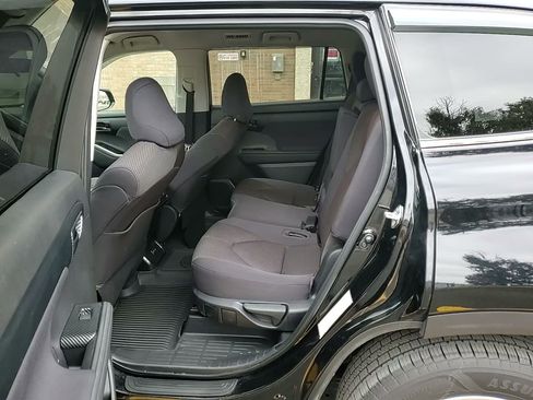 Certified 2023 Toyota Highlander LE image 18