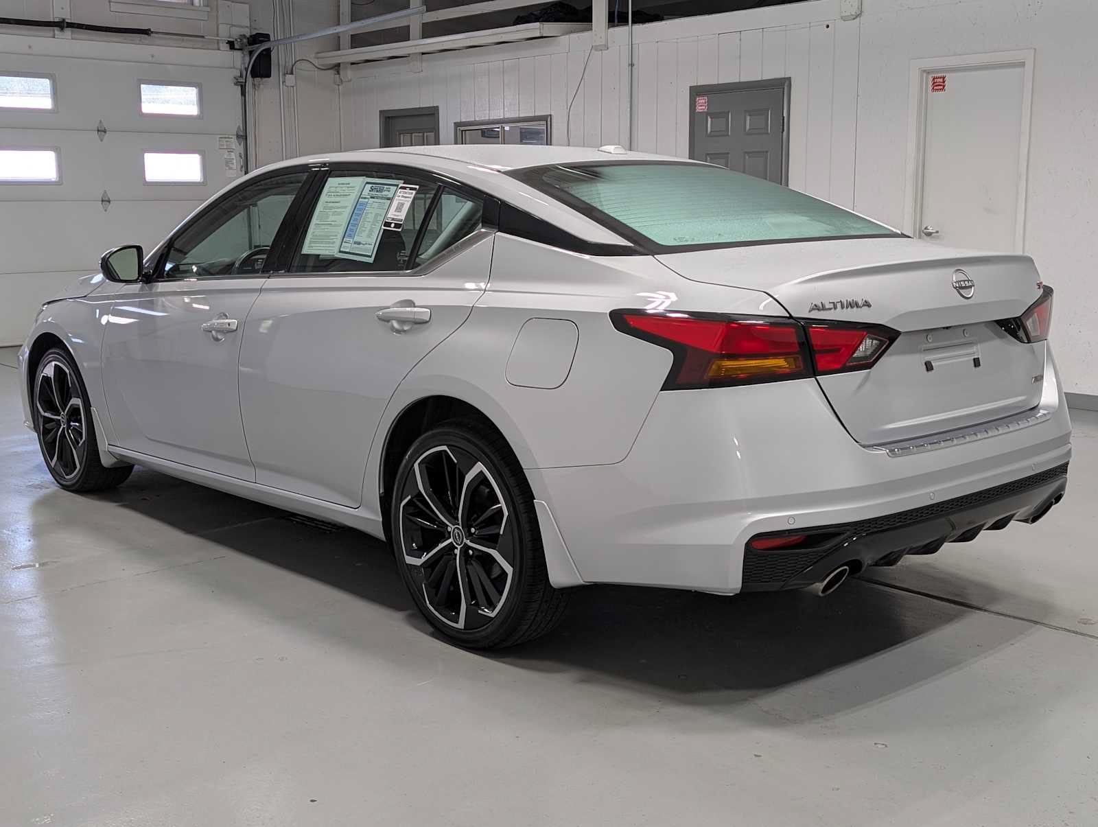 Used 2023 Nissan Altima 2.5 SR AWD/4WD image 10