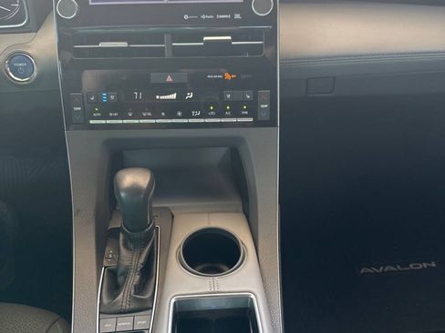 Used 2019 Toyota Avalon Limited FWD image 21