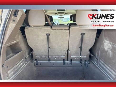 Used 2011 Volkswagen Routan SE FWD image 14