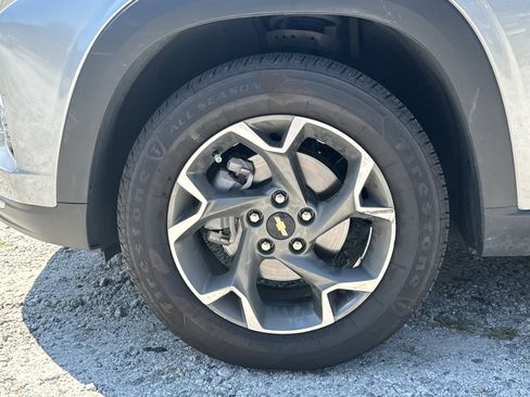Used 2024 Chevrolet Trax LT image 11