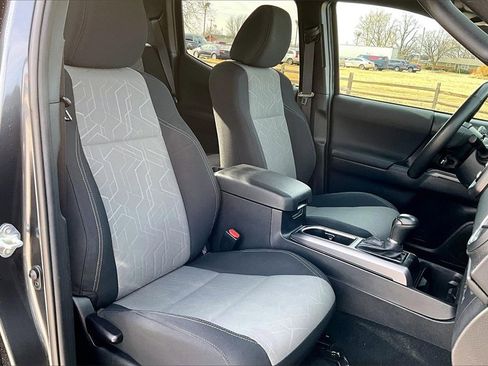 Used 2023 Toyota Tacoma TRD Off-Road image 7