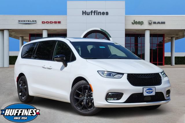 New 2026 Chrysler Pacifica Select w/ S Appearance Package FWD image 1