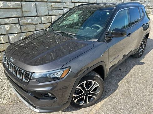Used 2023 Jeep Compass Limited AWD/4WD image 1