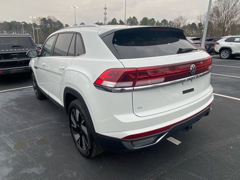 Used 2025 Volkswagen Atlas Cross Sport SE image 3