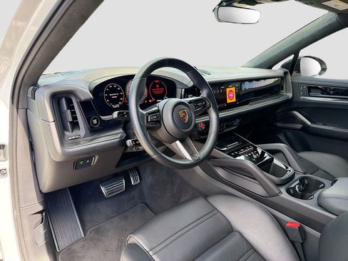 Used 2024 Porsche Cayenne Turbo GT image 29