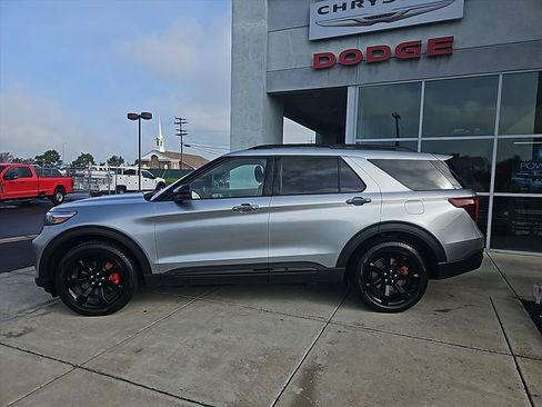 Used 2024 Ford Explorer ST w/ Equipment Group 401A AWD/4WD image 3