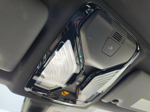 Used 2025 BMW 330i Sedan w/ Parking Assistance Package image 19