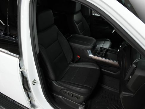 Used 2024 GMC Sierra 2500 SLT w/ SLT Convenience Package image 15