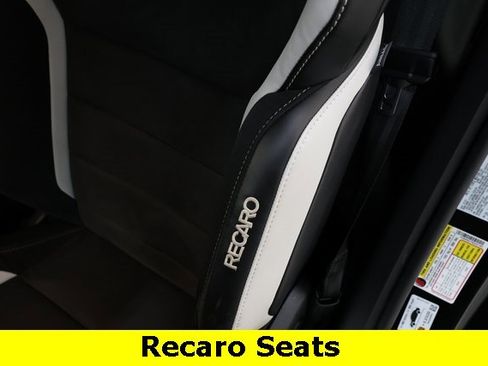 Used 2022 Ford Mustang Shelby GT500 w/ Carbon Fiber Track Pack image 19