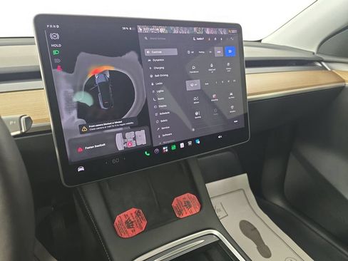 Used 2024 Tesla Model Y Long Range AWD/4WD image 16