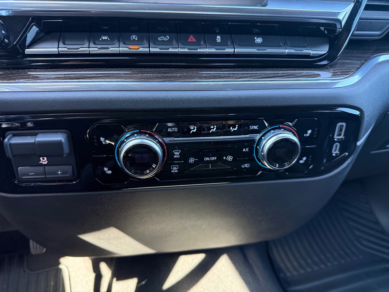 Used 2025 GMC Sierra 1500 Elevation AWD/4WD image 28