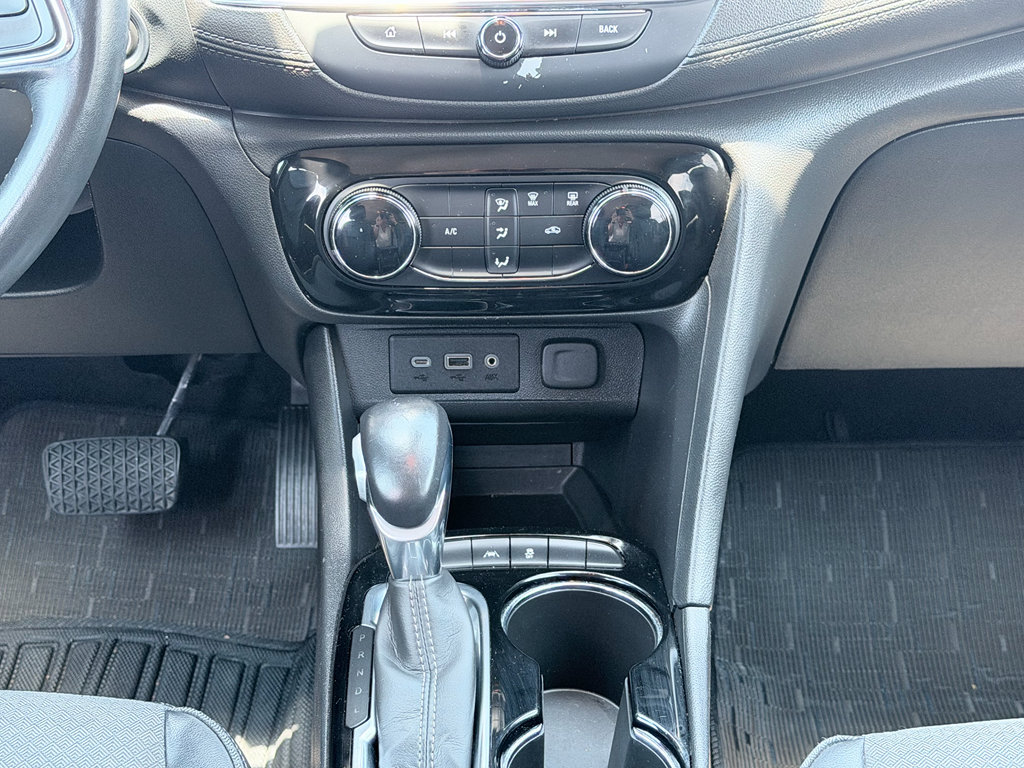 Used 2021 Buick Encore GX Preferred w/ Sport Touring Package FWD image 17