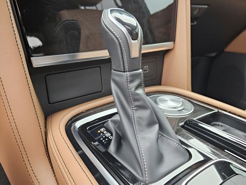 Used 2024 INFINITI QX80 Sensory image 15