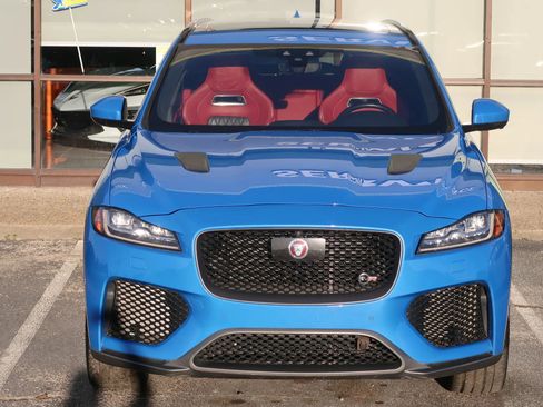 Used 2019 Jaguar F-PACE SVR image 4