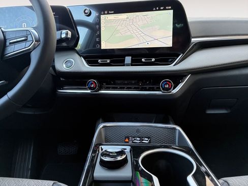 New 2026 Chevrolet Equinox LT FWD image 11