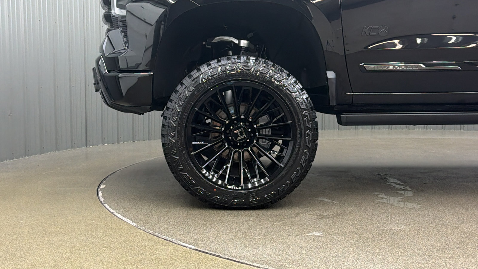 Used 2026 Chevrolet Silverado 1500 High Country w/ Midnight Edition AWD/4WD image 9
