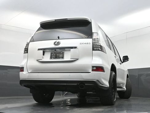 Used 2023 Lexus GX 460 Premium w/ Accessory Package AWD/4WD image 33