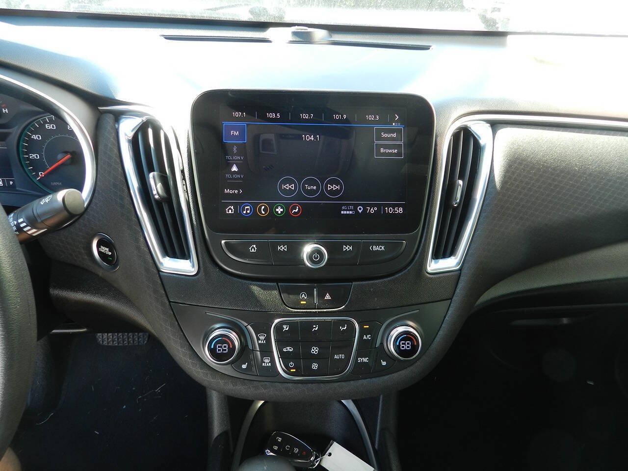 Used 2021 Chevrolet Malibu LT FWD image 15