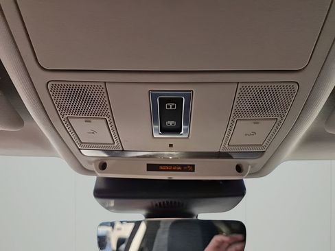 Used 2019 Jaguar E-PACE SE image 41