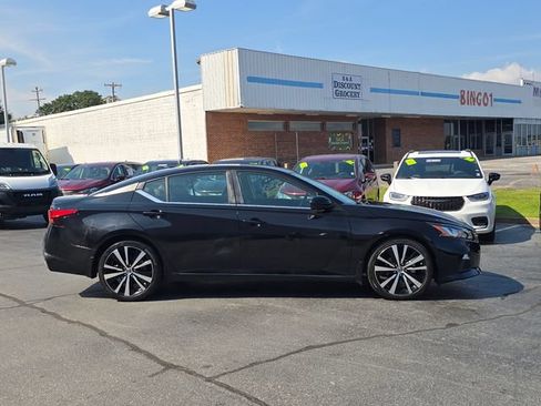 Used 2022 Nissan Altima 2.5 SR FWD image 2