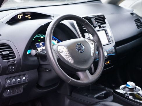 Used 2017 Nissan Leaf SL w/ Premium Package image 12