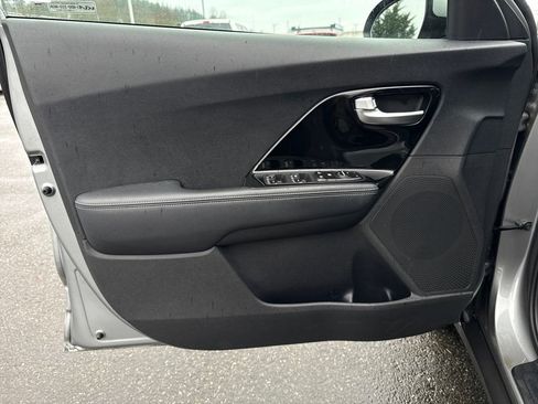 Certified 2022 Kia Niro LXS image 18