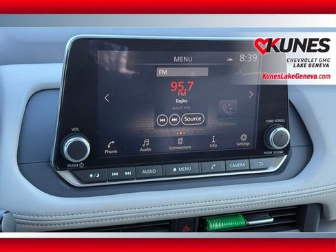 Used 2025 Nissan Rogue SV image 31