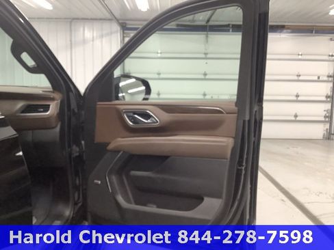 Used 2023 Chevrolet Tahoe High Country image 11