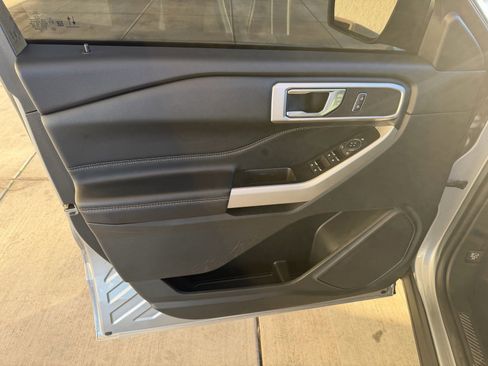 Used 2022 Ford Explorer XLT w/ Equipment Group 202A image 17