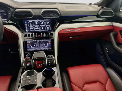 Used 2022 Lamborghini Urus AWD/4WD image 25