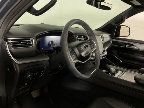 Used 2024 Jeep Wagoneer L Series II AWD/4WD image 20