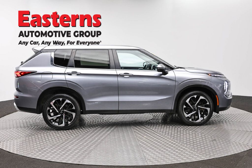 Used 2024 Mitsubishi Outlander SE FWD image 6