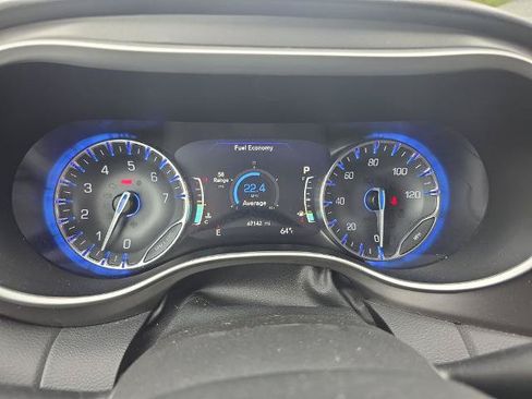 Used 2024 Chrysler Pacifica Touring-L FWD image 22