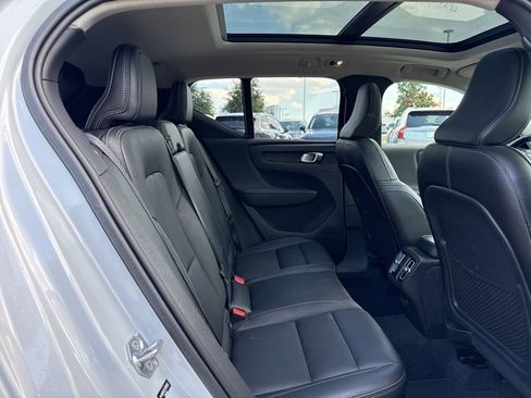 Used 2020 Volvo XC40 T5 Momentum image 14