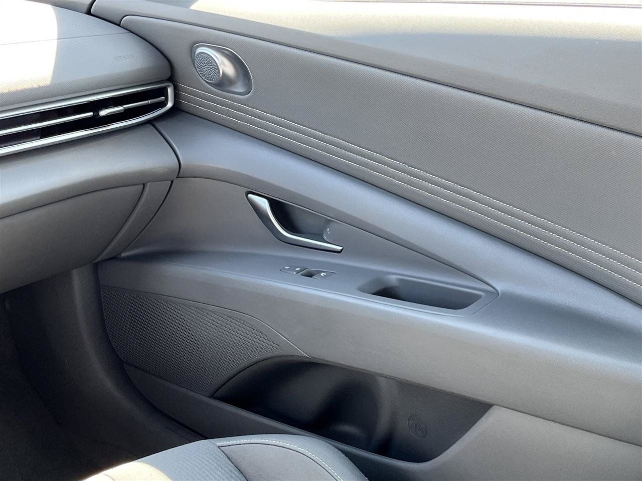 Used 2025 Hyundai Elantra SEL FWD image 19