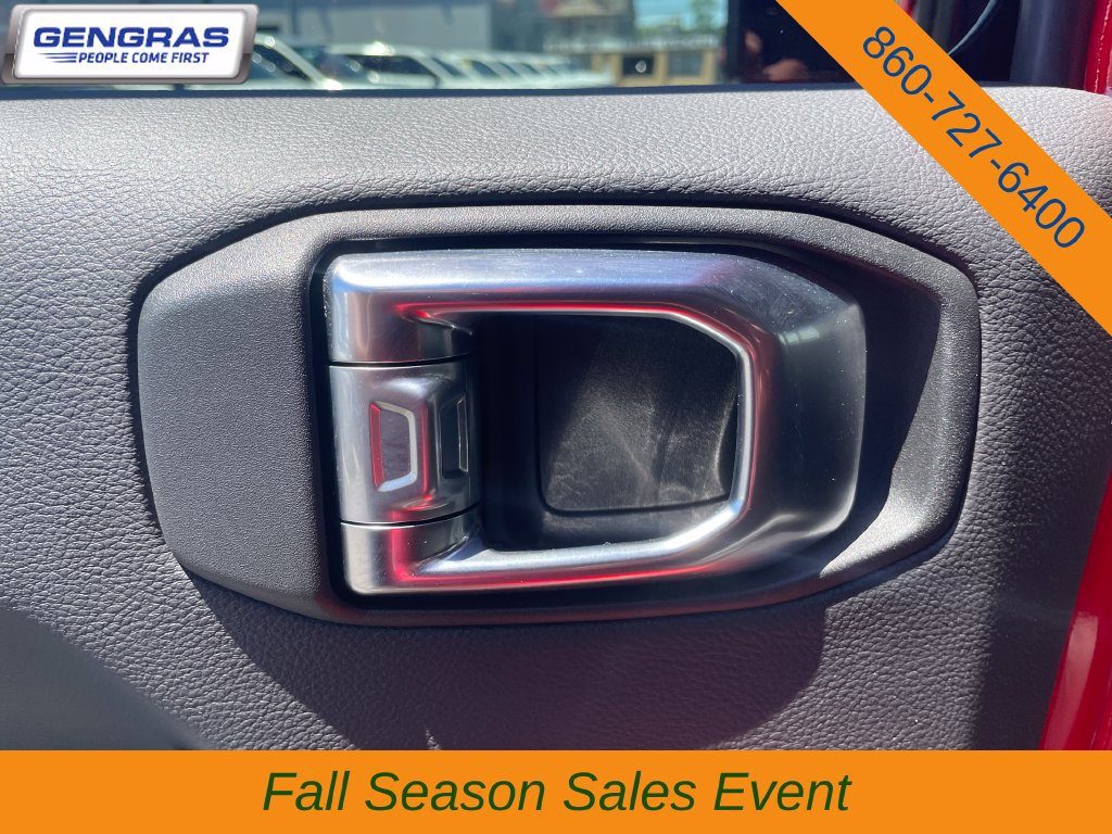 Used 2025 Jeep Wrangler Unlimited Sahara AWD/4WD image 31