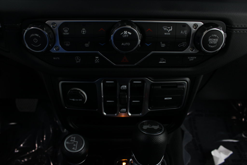 Used 2026 Jeep Wrangler Unlimited Sahara AWD/4WD image 13