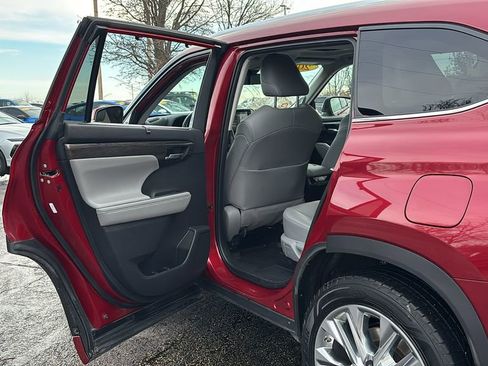 Used 2020 Toyota Highlander Limited image 28