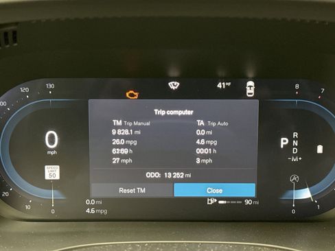 Used 2025 Volvo XC60 B5 Plus image 9