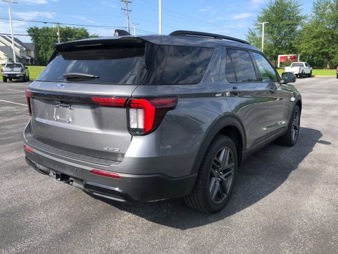 Used 2025 Ford Explorer ST-Line w/ ST-Line Street Pack image 5