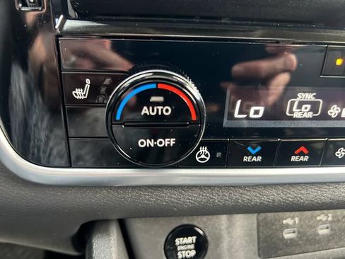 Used 2025 Nissan Rogue SL w/ Tech Package AWD/4WD image 32