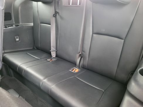 Used 2020 Toyota Highlander XLE image 16