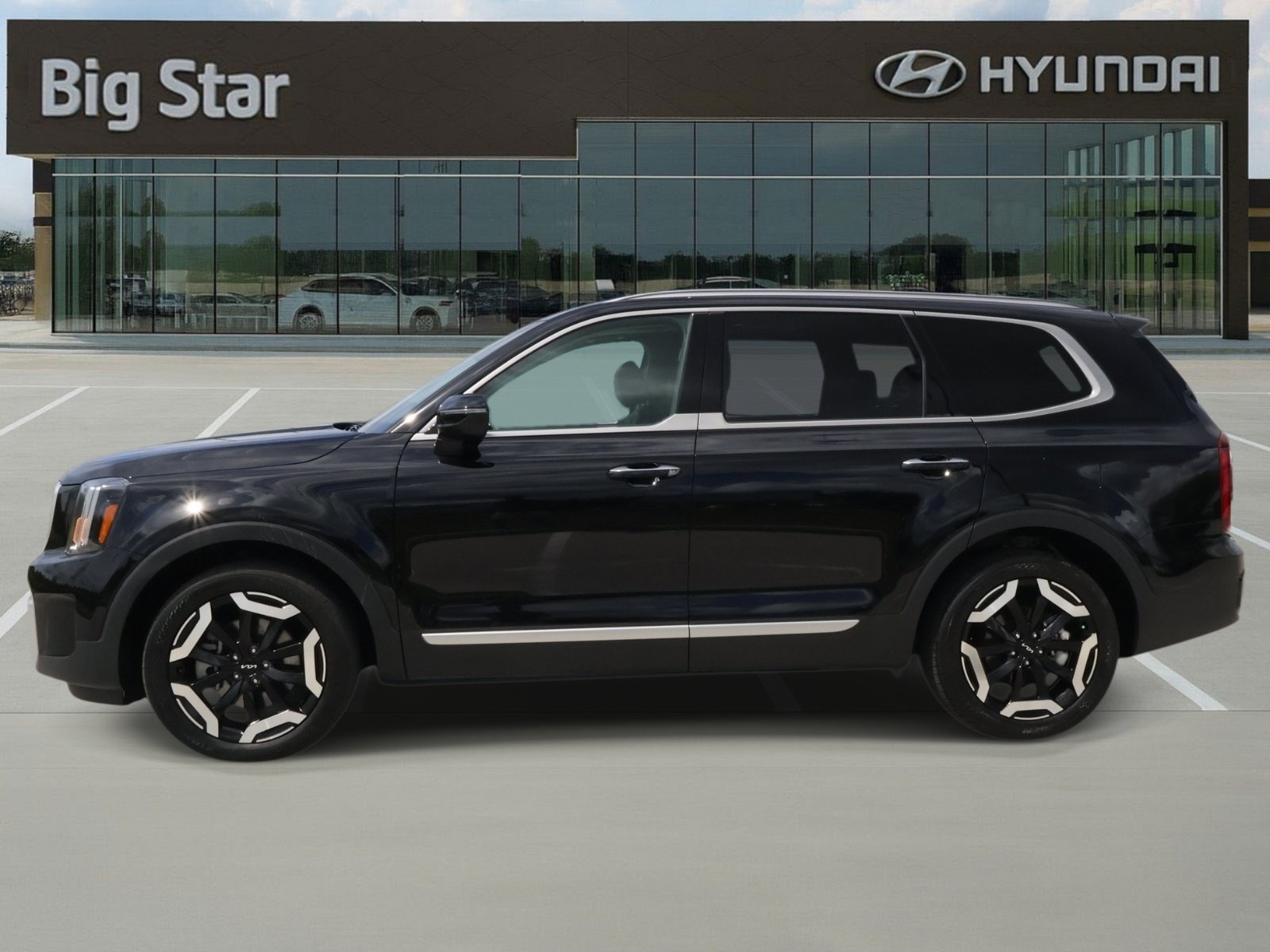Used 2024 Kia Telluride S w/ S Sunroof Package FWD image 2
