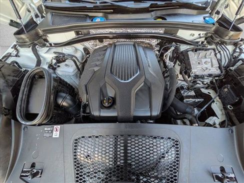Used 2025 Porsche Macan image 24