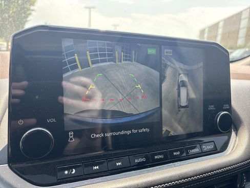 Used 2021 Nissan Rogue Platinum FWD image 25