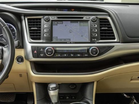 Used 2014 Toyota Highlander XLE AWD/4WD image 8