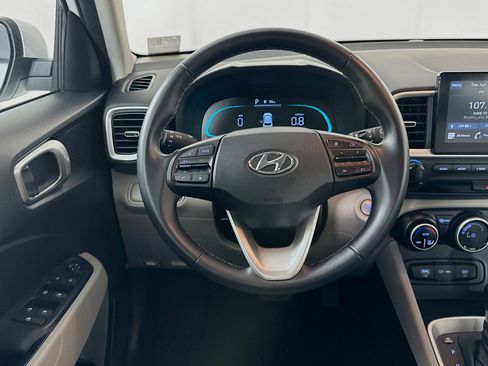 Used 2025 Hyundai Venue SEL FWD image 18